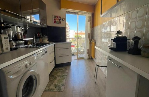 Antibes City Centre Casa | BNB RENTING spacious 1 bedroom apartment in Antibes center with a parking