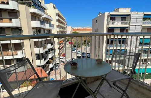 Antibes City Centre Casa | BNB RENTING spacious 1 bedroom apartment in Antibes center with a parking