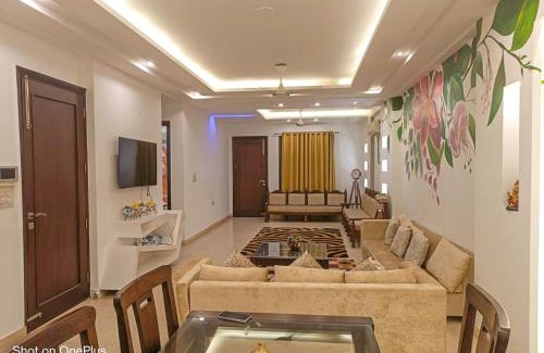 Shalimar Bagh Apartamento | BnBBuddy Chirayu Home 5 BR Duplex@ Shalimar Bagh