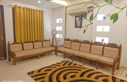 Shalimar Bagh Apartamento | BnBBuddy Stupendous Home In Shalimar Bagh