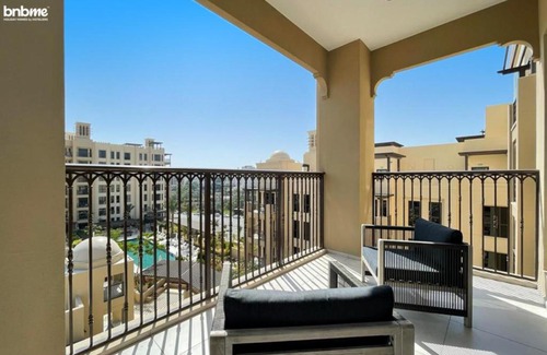 Umm Suqeim 3 Apartamento | bnbmehomes - Elegant Pool View - 2BR Apartment - 607