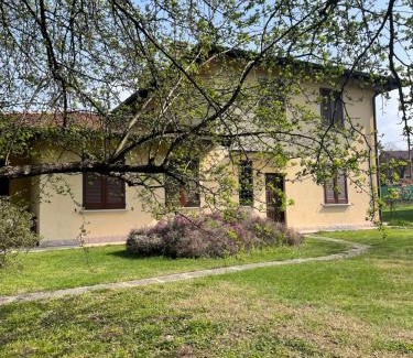 Travedona-Monate Villa | Bnbook Villa Biancospino