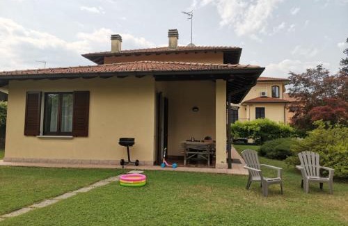 Travedona-Monate Villa | Bnbook Villa Biancospino