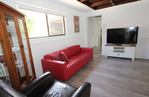 Boambee Casa | Boambee Hideaway - country cottage