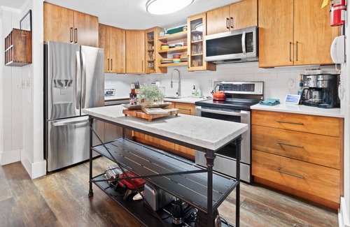 Snowshoe Casa | Boards & Bikes—Secluded Luxury Next to the Village (Treetop 29)