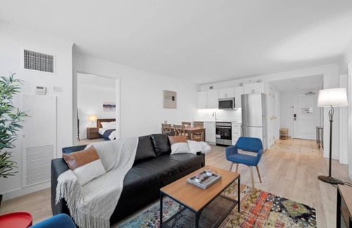 Atlantic City Apartamento | Boardwalk 2BR 3BA Condo by CozySuites