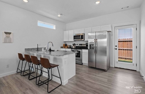 Centerton Casa | Boardwalk Chic Modern Centerton Retreat 2-Bed/2Bath