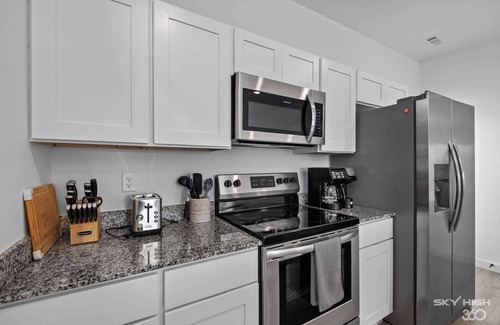 Centerton Casa | Boardwalk Chic Modern Centerton Retreat 2-Bed/2Bath