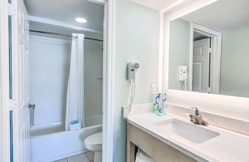 Davis Hotel | Boardwalk Inn and Suites