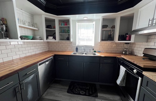 Georgetown Casa | BOAT AND PET FRIENDLY HOME LOCATED NEAR SAMPIT RIVER