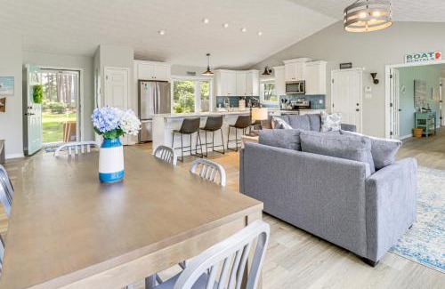 Deltaville Casa | Boat Dock and Kayaks Waterfront Home in Deltaville!