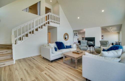Grove Casa | Boat Dock and Waterfront Patio Grove Hideaway!