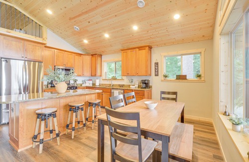 Siren Cabina | Boat Dock, BBQ & Fireside Fun: Clam Lake Cabin