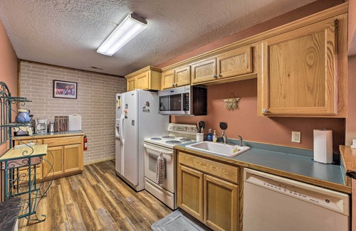 Dennis Apartamento | Boat Dock & Fire Pit: 'Sunset Cove' Lakefront Gem