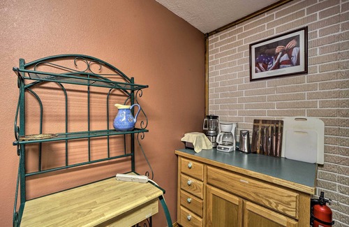 Dennis Apartamento | Boat Dock & Fire Pit: 'Sunset Cove' Lakefront Gem