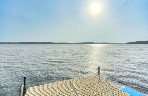 Hayward Casa | Boat Dock, Full Gym Waterfront Nelson Lake Gem!
