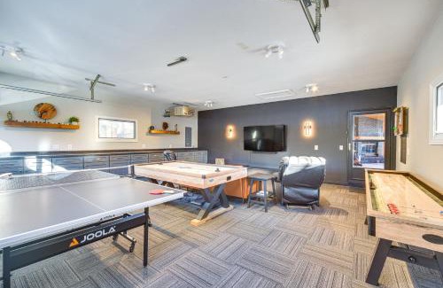 Hayward Casa | Boat Dock, Full Gym Waterfront Nelson Lake Gem!