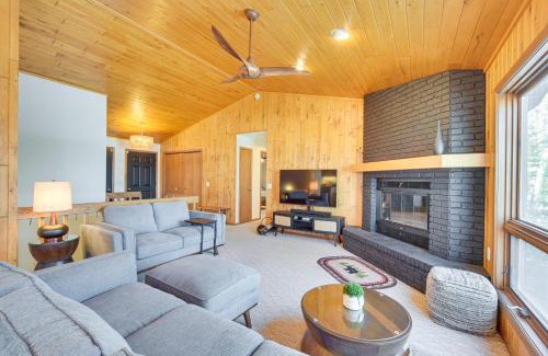 Hayward Casa | Boat Dock, Full Gym Waterfront Nelson Lake Gem!