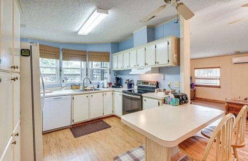 Satsuma Casa | Boat Dock & Waterfront Deck: Home in Satsuma!