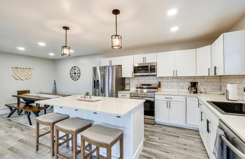 Lake Ozark Casa | Boat Dock Waterfront Lake of the Ozarks Home