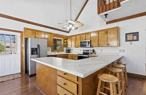 Ninety Six Casa | Boat Drinks: Updated home in great neighborhood on Greenwood side