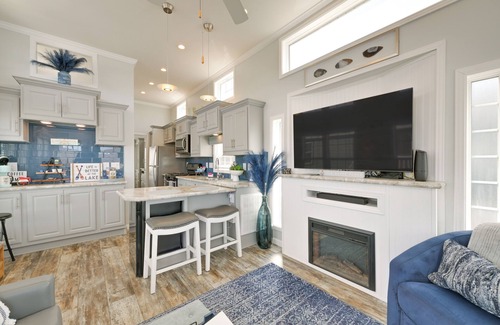 Sherrills Ford Cabaña | Boat & Fish: Waterfront Gem in Sherrills Ford!