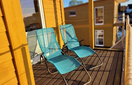 Ostvorpommern Alquiler De Eote | Casa flotante con vistas al lago, terraza privada y Wi-Fi