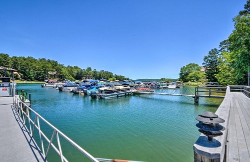 Salem Apartamento | Boat, Golf and Swim Keowee Key Condo with Lake Views