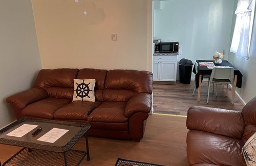 Willoughby Spit Apartamento | Boat House Apt. #3 - 2 BR, Water Front, WiFi, Pets by RedAwning