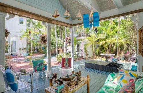 Key West Historic District Casa | Boat House by AvantStay Character Cottage Central Location w Shared Pool Month Long Stays