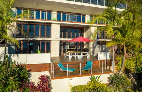 Little Wobby Casa | Boat House on Hawkesbury - heated pool, spa and stunning views