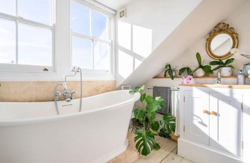 Whitstable Casa | Boat House, Relax in a Whitstable Fisherman's Cottage