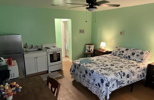 Willoughby Spit Apartamento | Boat House Studio - Water Front Pets WiFi Smart TV apts