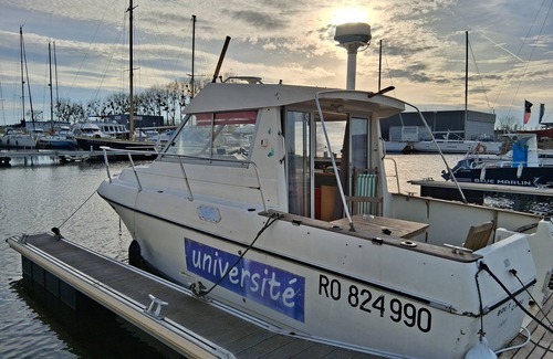 Ouistreham Alquiler De Eote | Boat in port