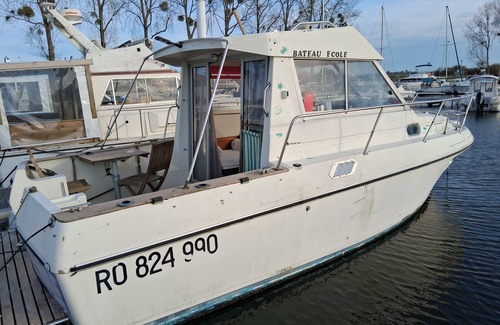 Ouistreham Alquiler De Eote | Boat in port