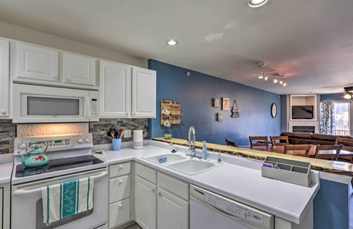 Camdenton Condominio | Boat Ramp, Dock & Slip: Step-Free Camdenton Condo!