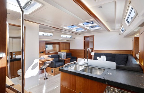 Positano City Centre Alquiler De Eote | Barco 'Sailboat Hanse 455' con terraza privada, Wi-Fi y aire acondicionado