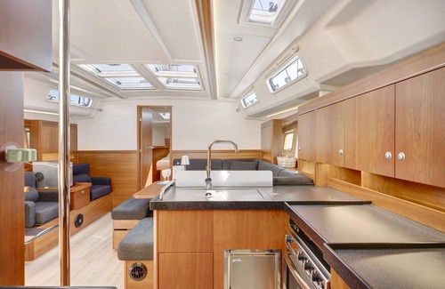 Positano City Centre Alquiler De Eote | Barco 'Sailboat Hanse 455' con terraza privada, Wi-Fi y aire acondicionado