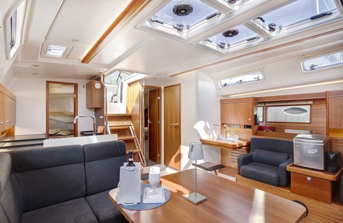 Positano City Centre Alquiler De Eote | Barco 'Sailboat Hanse 455' con terraza privada, Wi-Fi y aire acondicionado
