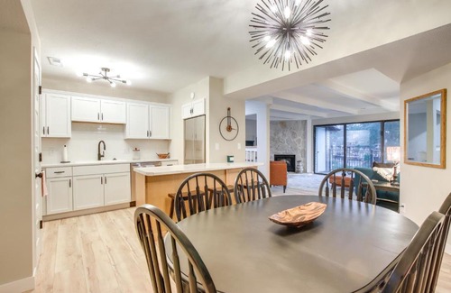 Village of Four Seasons Apartamento | Boat Slip and Pool Access Lake of the Ozarks Condo