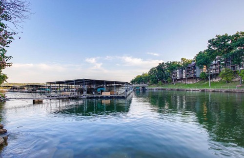 Village of Four Seasons Apartamento | Boat Slip and Pool Access Lake of the Ozarks Condo