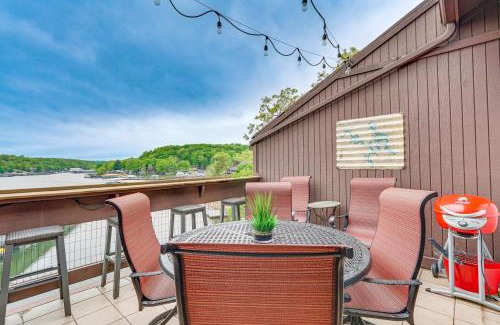 Osage Beach Apartamento | Boat Slip and Pools Waterfront Osage Beach Condo!