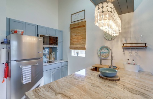 Oak Harbor Condominio | Boat Slip & Pool Access: Oak Harbor Haven!