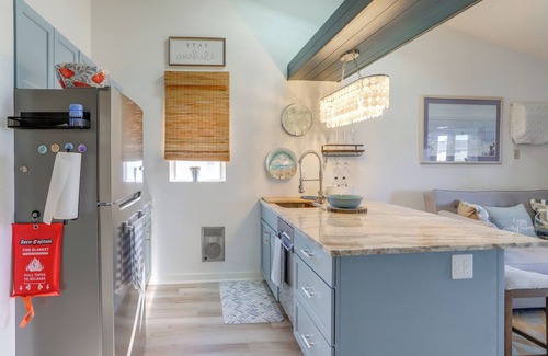 Oak Harbor Condominio | Boat Slip & Pool Access: Oak Harbor Haven!