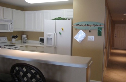 Gulf Shores Condominio | Boat Slip - Pool- Screened balcony- Water front. 30 DAY MINIMUM STAY.