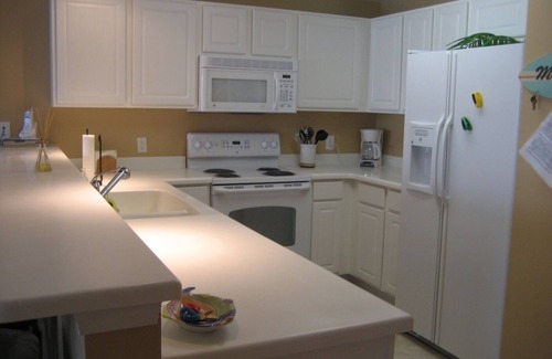 Gulf Shores Condominio | Boat Slip - Pool- Screened balcony- Water front. 30 DAY MINIMUM STAY.