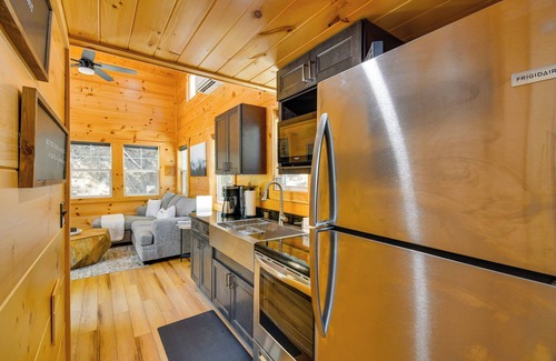 Nebo Cabaña | Boat Slip & Smokeless Fire Pit: Lake James Cottage