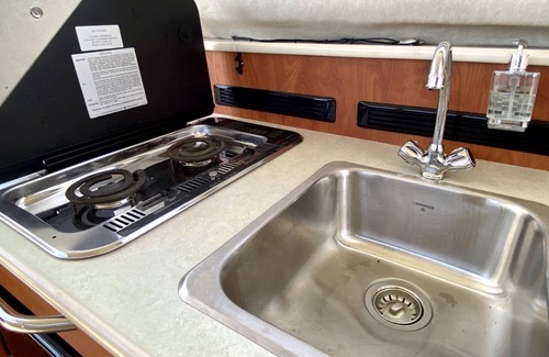 Chelan Alquiler De Eote | Boat Stay on Lake Chelan: Clubhouse, Small Dog, Propane Grill