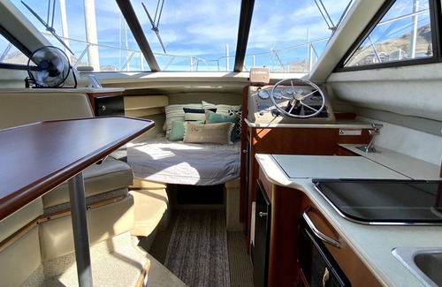 Chelan Alquiler De Eote | Boat Stay on Lake Chelan: Clubhouse, Small Dog, Propane Grill