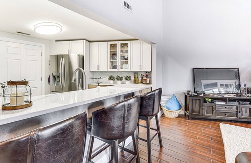 Lake of the Ozarks Condominio | Boat, Swim & Enjoy Lake Views: Osage Beach Retreat